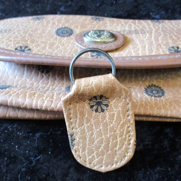 Accent On You Classic Floral Stamped Faux Leather Wallet w/Snap In Key Chain - Picture 3 of 6